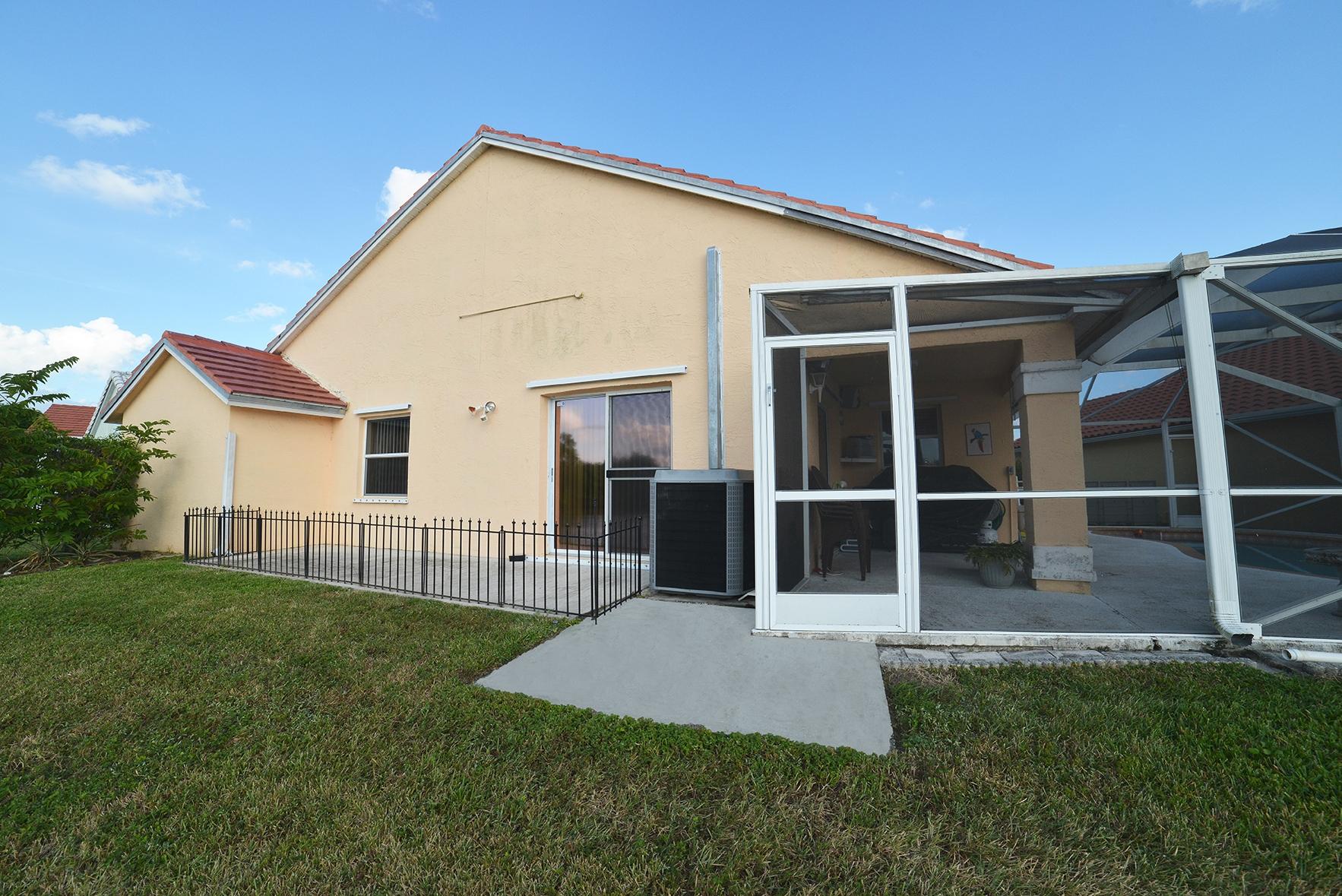 10684 Plainview Circle Boca Raton, FL 33498 - Photo 22 of 22 View of the Back of the House
