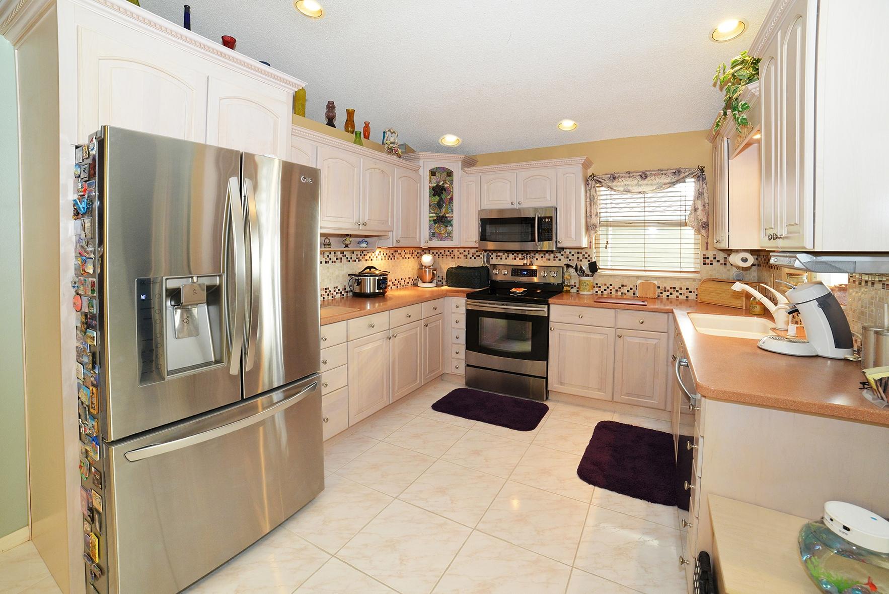 10684 Plainview Circle Boca Raton, FL 33498 - Photo 7 of 22 Kitchen