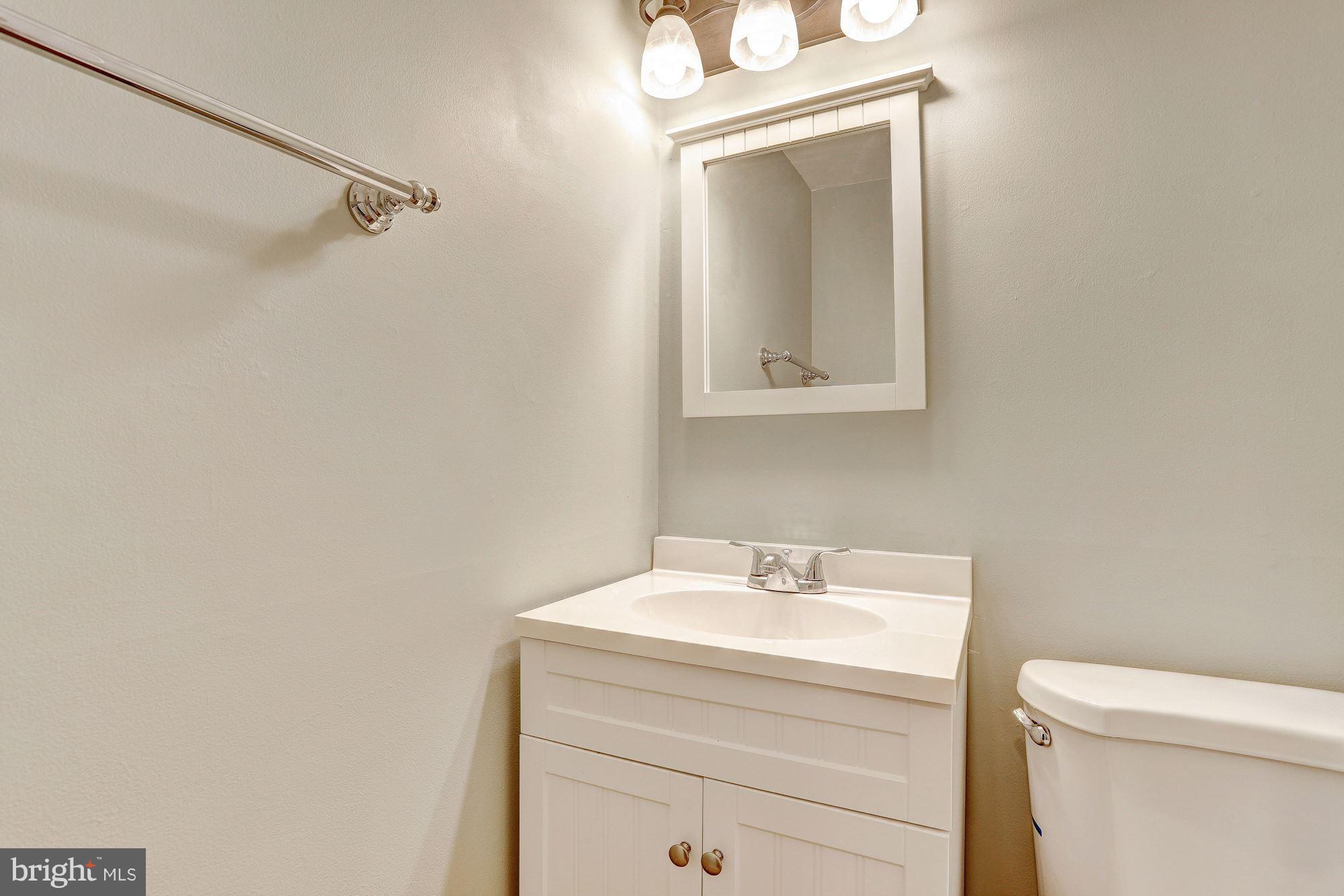 5821 Humblebee Road Columbia, MD 21045 - Photo 15 of 30 Powder Room
