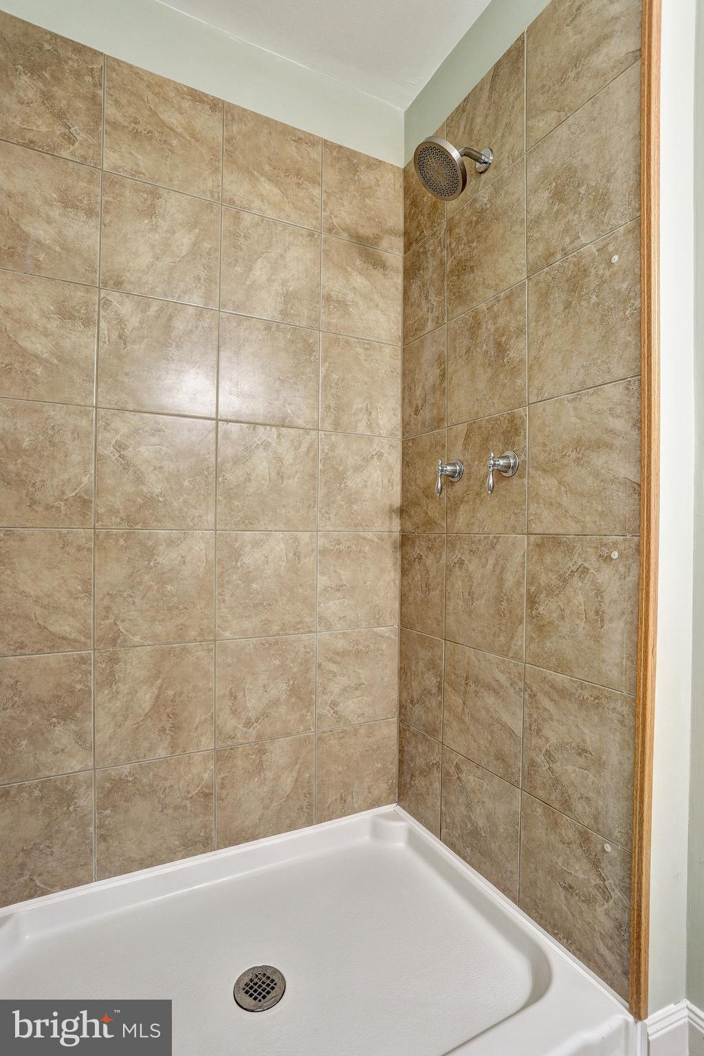 5821 Humblebee Road Columbia, MD 21045 - Photo 19 of 30 Bath (Master)