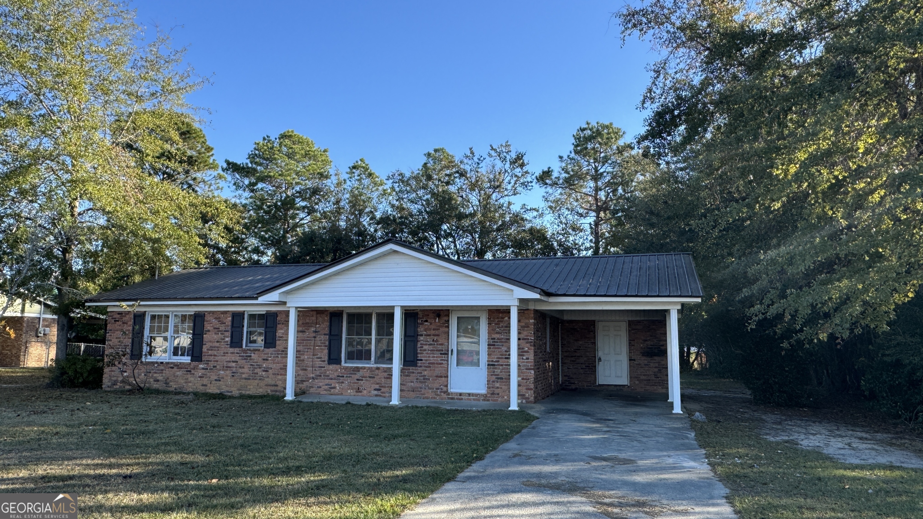 40 Hickory Street Metter, GA 30439 - Photo 1 of 1 a front view of a house with a garden