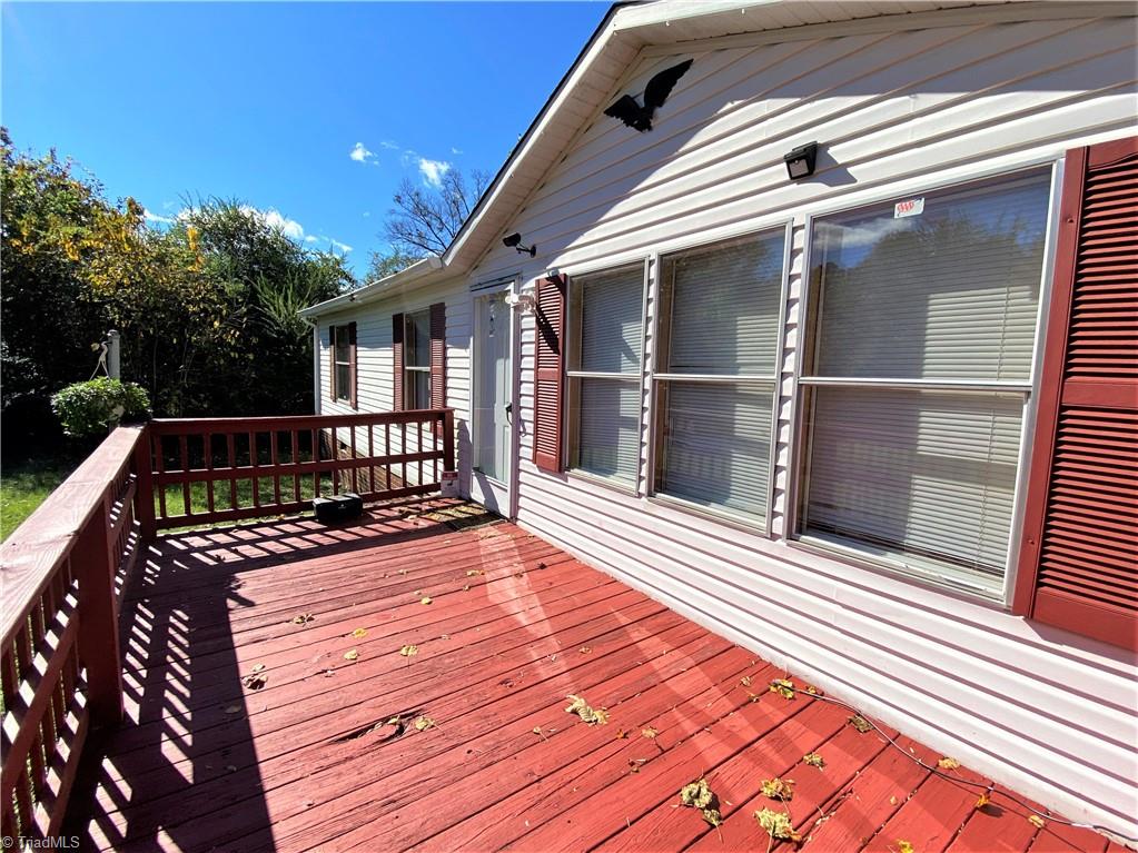 275 Reginald Road Mayodan, NC 27027 - Photo 2 of 43 Front porch