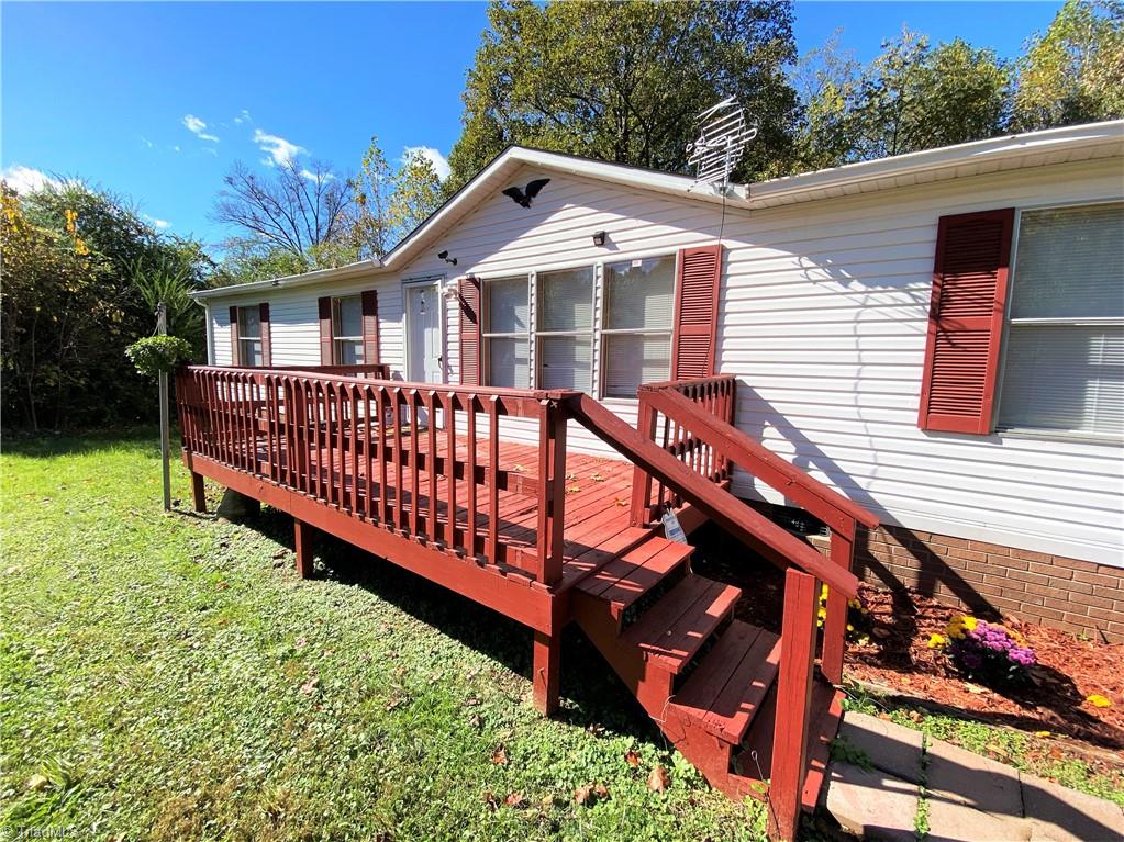275 Reginald Road Mayodan, NC 27027 - Photo 28 of 43 Front porch