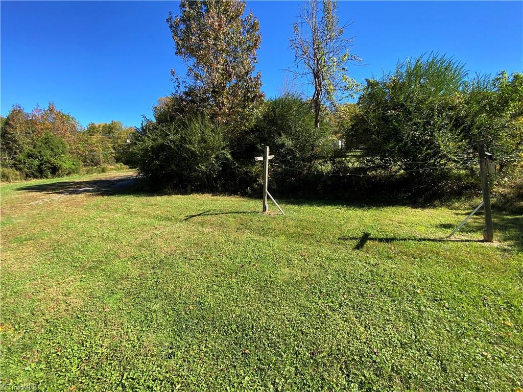 275 Reginald Road Mayodan, NC 27027 - Photo 32 of 43 Front yard