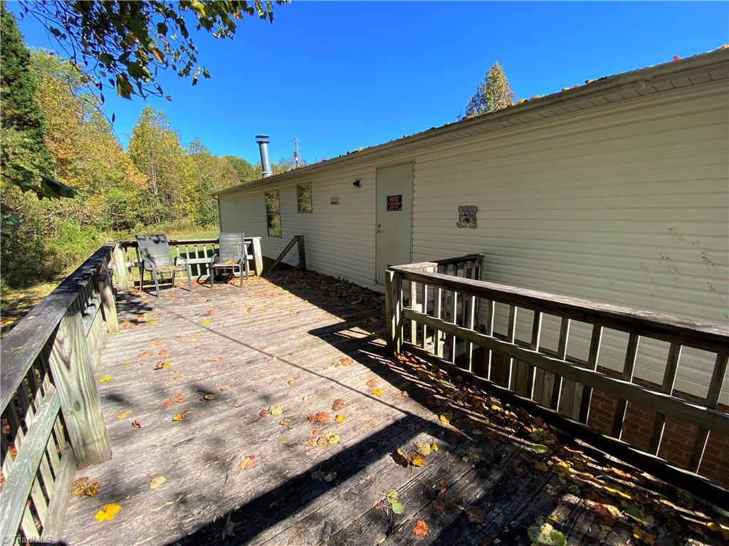 275 Reginald Road Mayodan, NC 27027 - Photo 36 of 43 Back deck