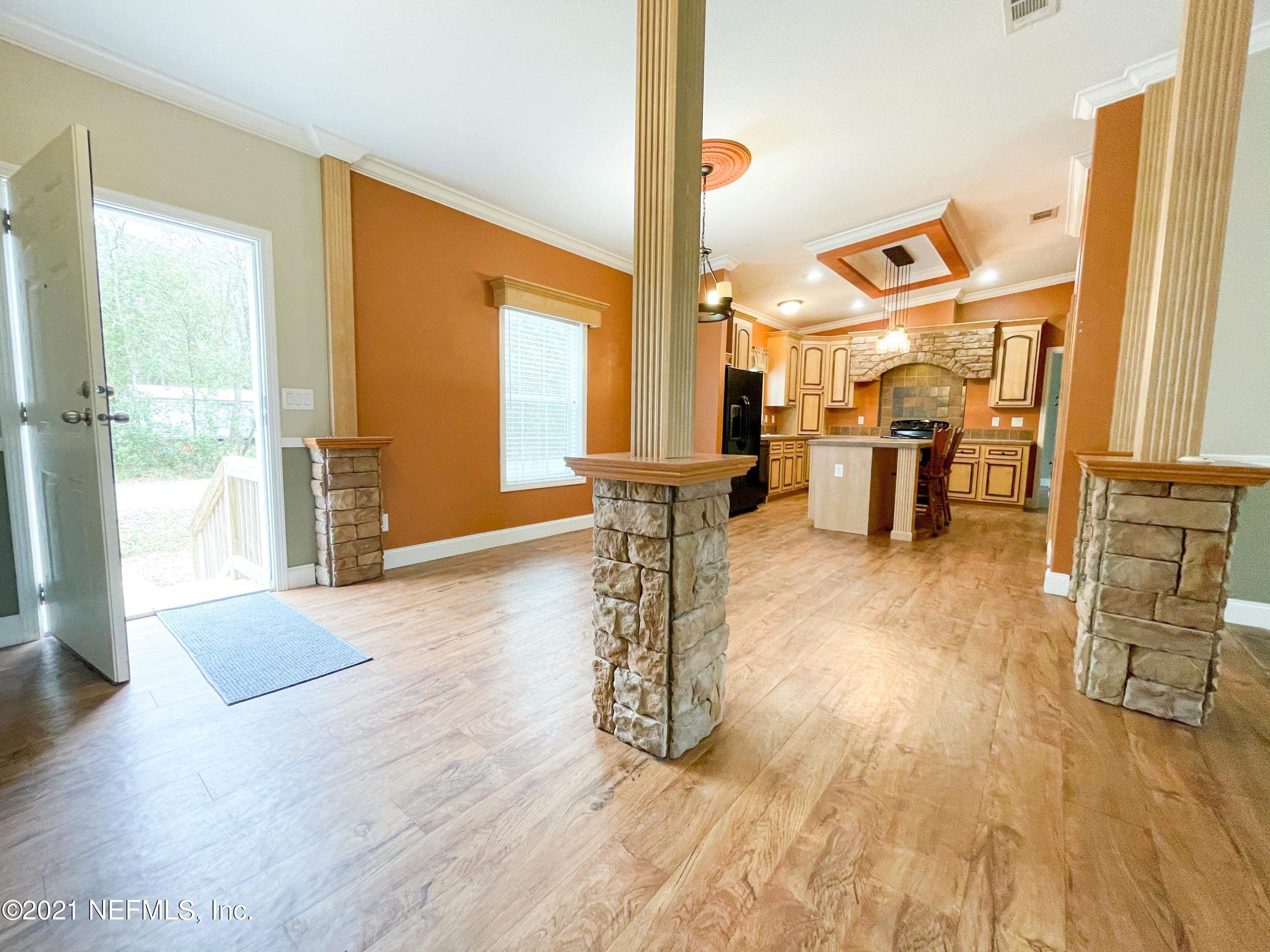 75041 Newell Road Yulee, FL 32097 - Photo 7 of 26 Dining & Kitchen