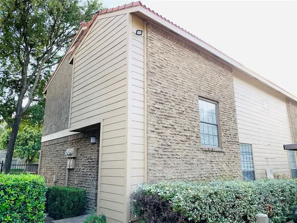 $2,100 | 5200 Martel Avenue, Unit 38A, Dallas, TX 75206