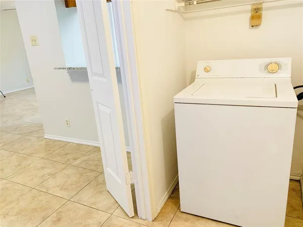 $2,100 | 5200 Martel Avenue, Unit 38A, Dallas, TX 75206