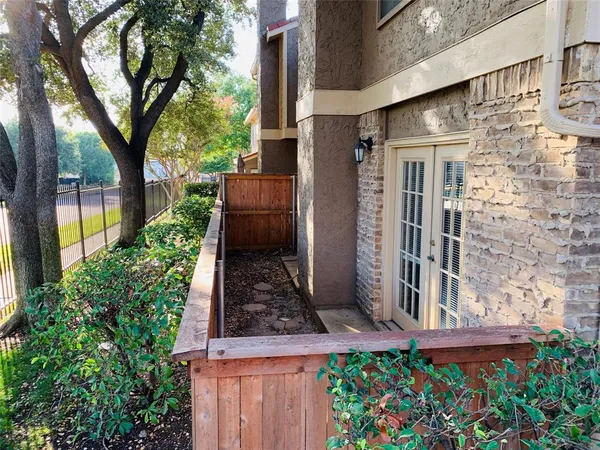 $2,100 | 5200 Martel Avenue, Unit 38A, Dallas, TX 75206