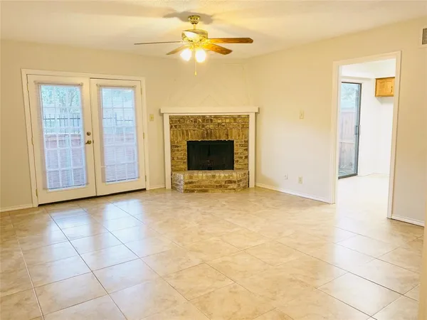 $2,100 | 5200 Martel Avenue, Unit 38A, Dallas, TX 75206