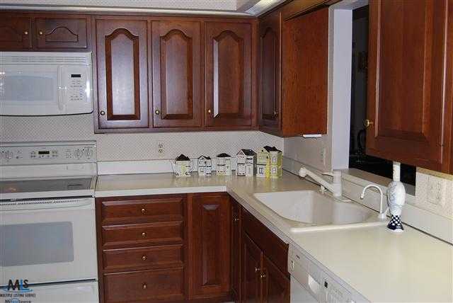922 GreenView Court Rochester, MI 48307 - Photo 11 of 23 31137820-10.JPG