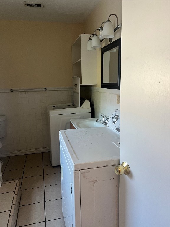 5604 Chapman Street Houston, TX 77009 - Photo 18 of 25 a bathroom with a sink and a mirror