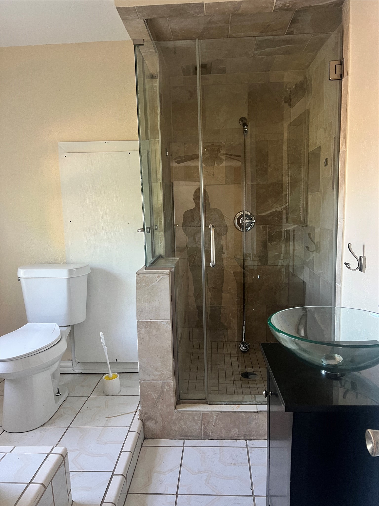 5604 Chapman Street Houston, TX 77009 - Photo 24 of 25 a bathroom with a toilet a sink and shower
