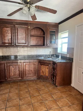 $1,995 | 5604 Chapman Street, Houston, TX 77009