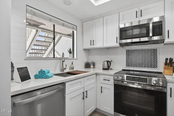 $599,000 | 2955 Harbor Boulevard, Oxnard, CA 93035