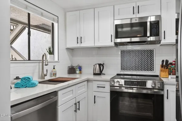 $599,000 | 2955 Harbor Boulevard, Oxnard, CA 93035