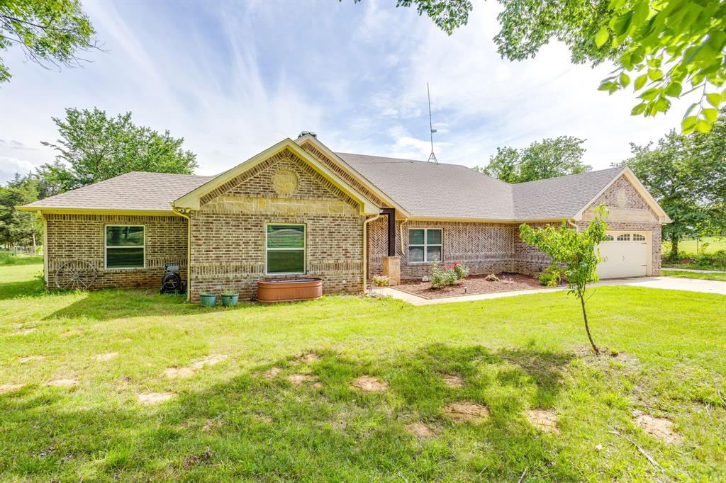 739 County Road 3696 Springtown, TX 76082 - Photo 3 of 39