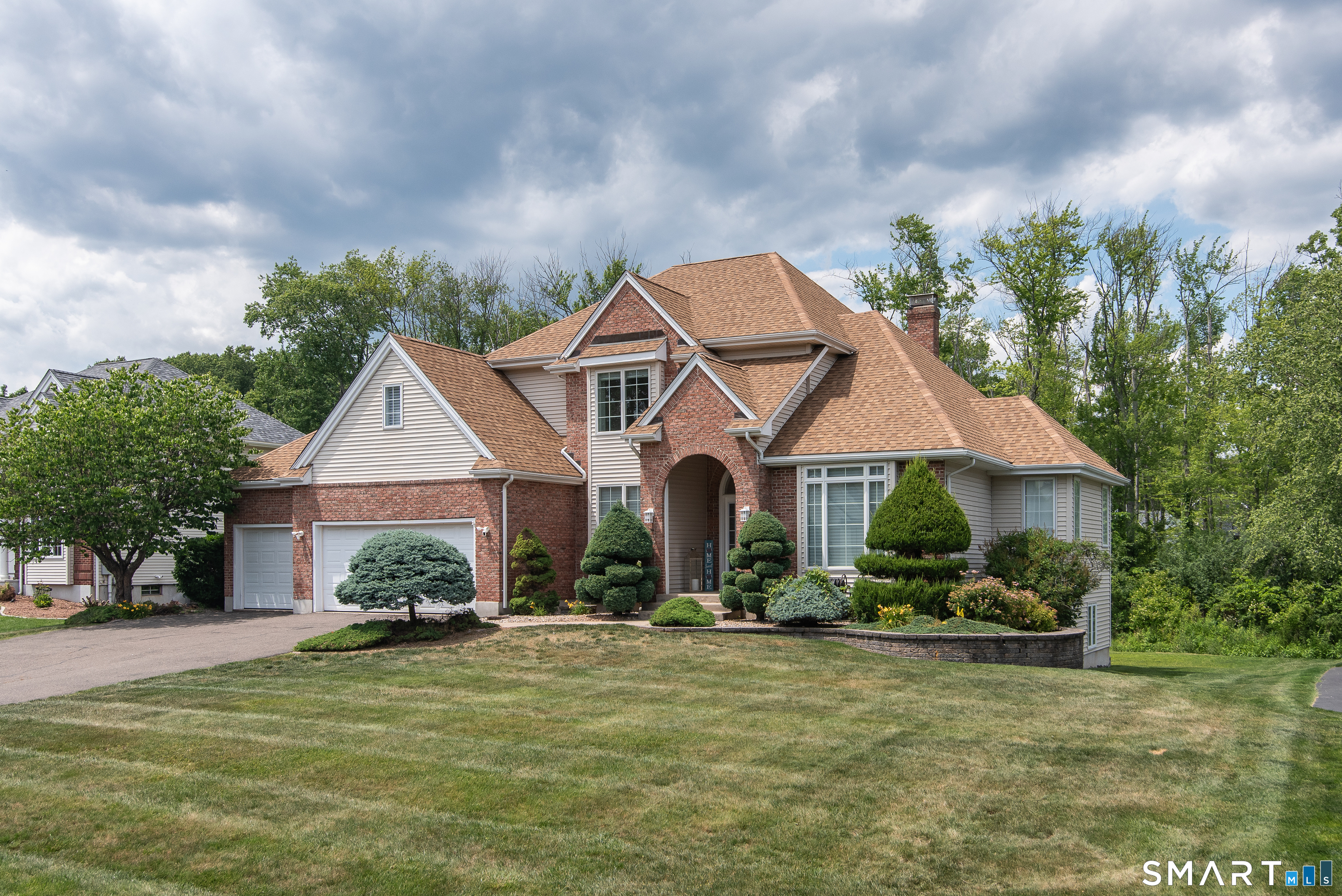 21 Westmont Road Wethersfield, CT 06109 - Photo 2 of 32