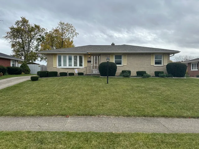 $330,000 | 521 Chaney Avenue, Crest Hill, IL 60403