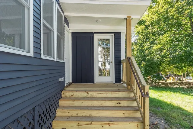 a view of entryway with a front door