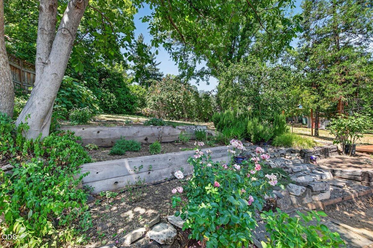 635 Chestnut Street Ashland, OR 97520 - Photo 25 of 29