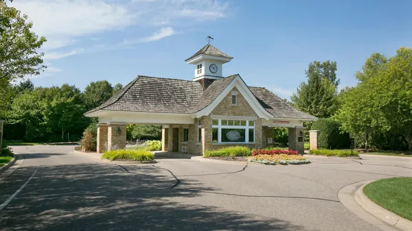 $2,500,000 | 18355 Nicklaus Way, Eden Prairie, MN 55347