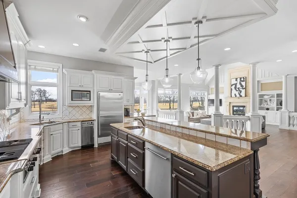 $2,500,000 | 18355 Nicklaus Way, Eden Prairie, MN 55347