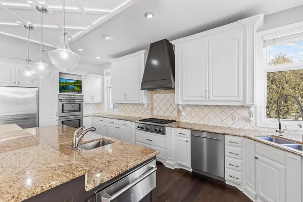 $2,500,000 | 18355 Nicklaus Way, Eden Prairie, MN 55347