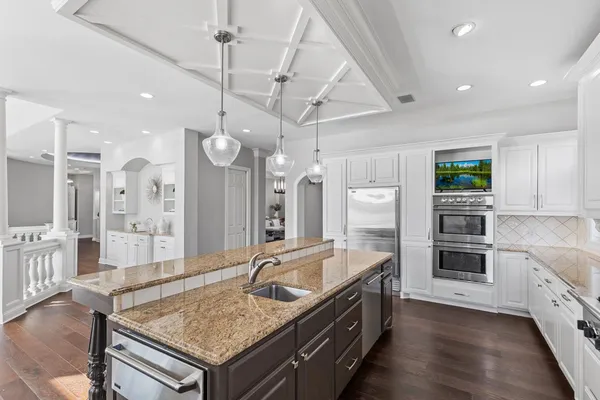 $2,500,000 | 18355 Nicklaus Way, Eden Prairie, MN 55347