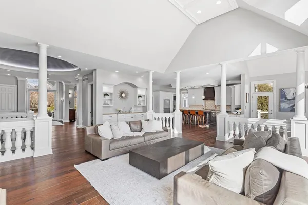 $2,500,000 | 18355 Nicklaus Way, Eden Prairie, MN 55347