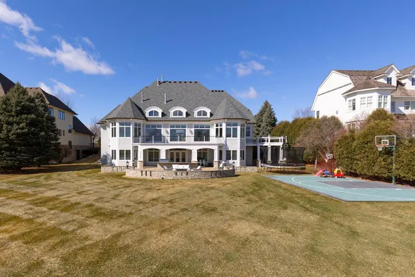 $2,500,000 | 18355 Nicklaus Way, Eden Prairie, MN 55347