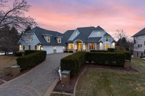 $2,500,000 | 18355 Nicklaus Way, Eden Prairie, MN 55347