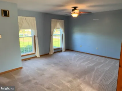 a view of empty room with window