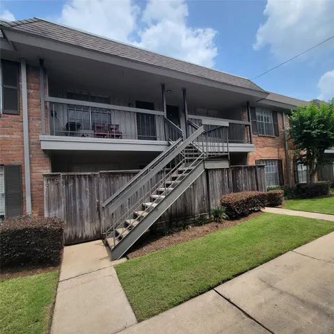 a view of house with yard