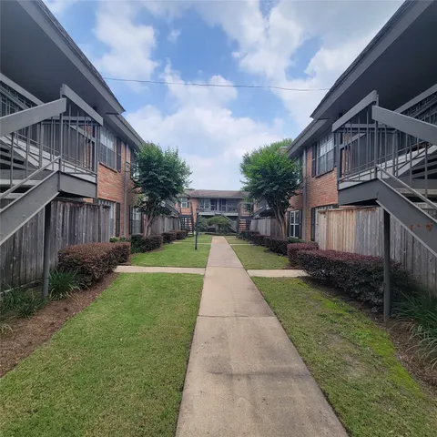 a view of a back yard of the house