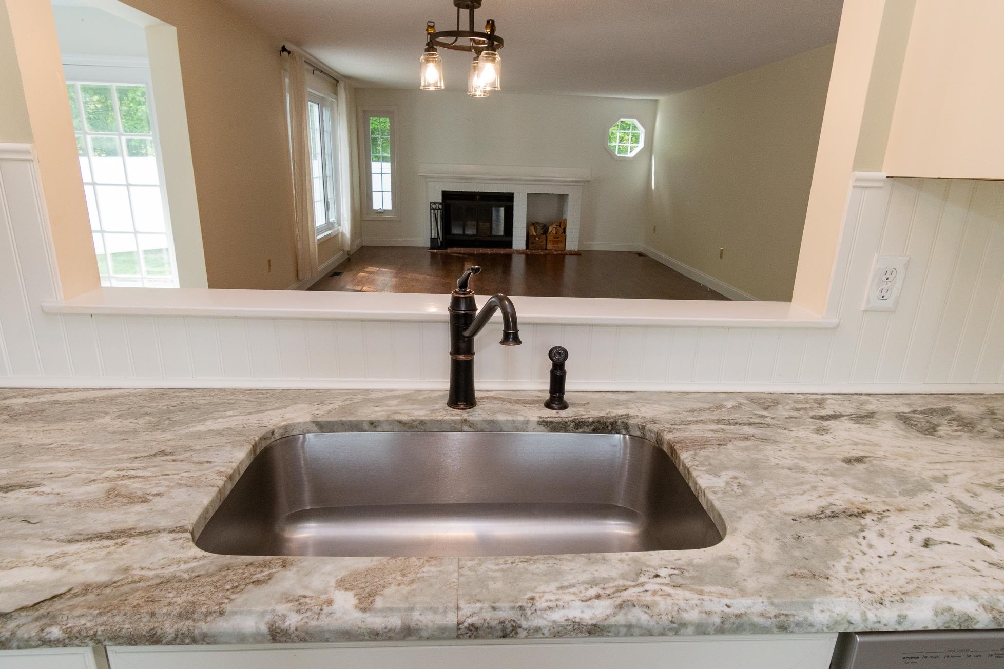 152 Straw Hill Road Manchester, NH 03104 - Photo 10 of 40