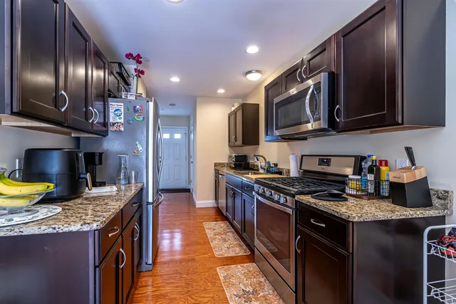 $459,900 | 77 Deerwood Drive, Unit E, Nashua, NH 03063