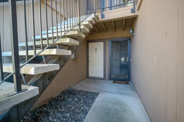$215,000 | 479 Cherry Lane, Unit A, Manteca, CA 95337