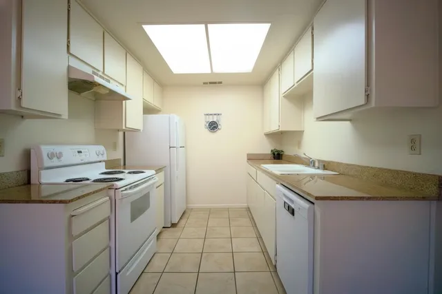 $215,000 | 479 Cherry Lane, Unit A, Manteca, CA 95337