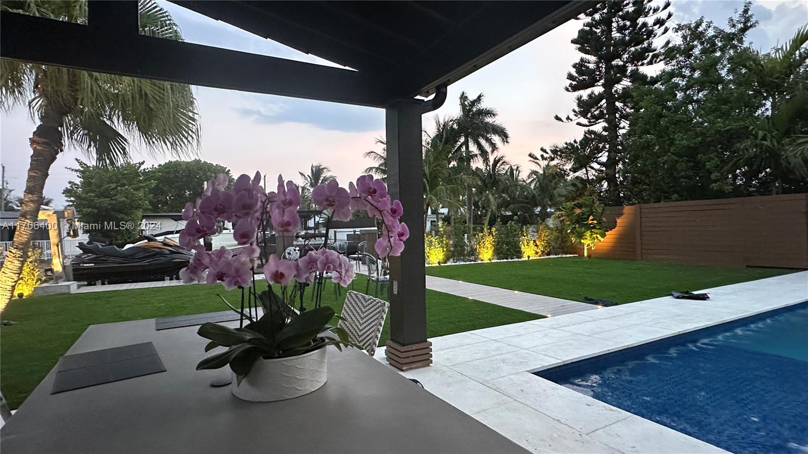 1560 Cleveland Road Miami Beach, FL 33141 - Photo 2 of 8