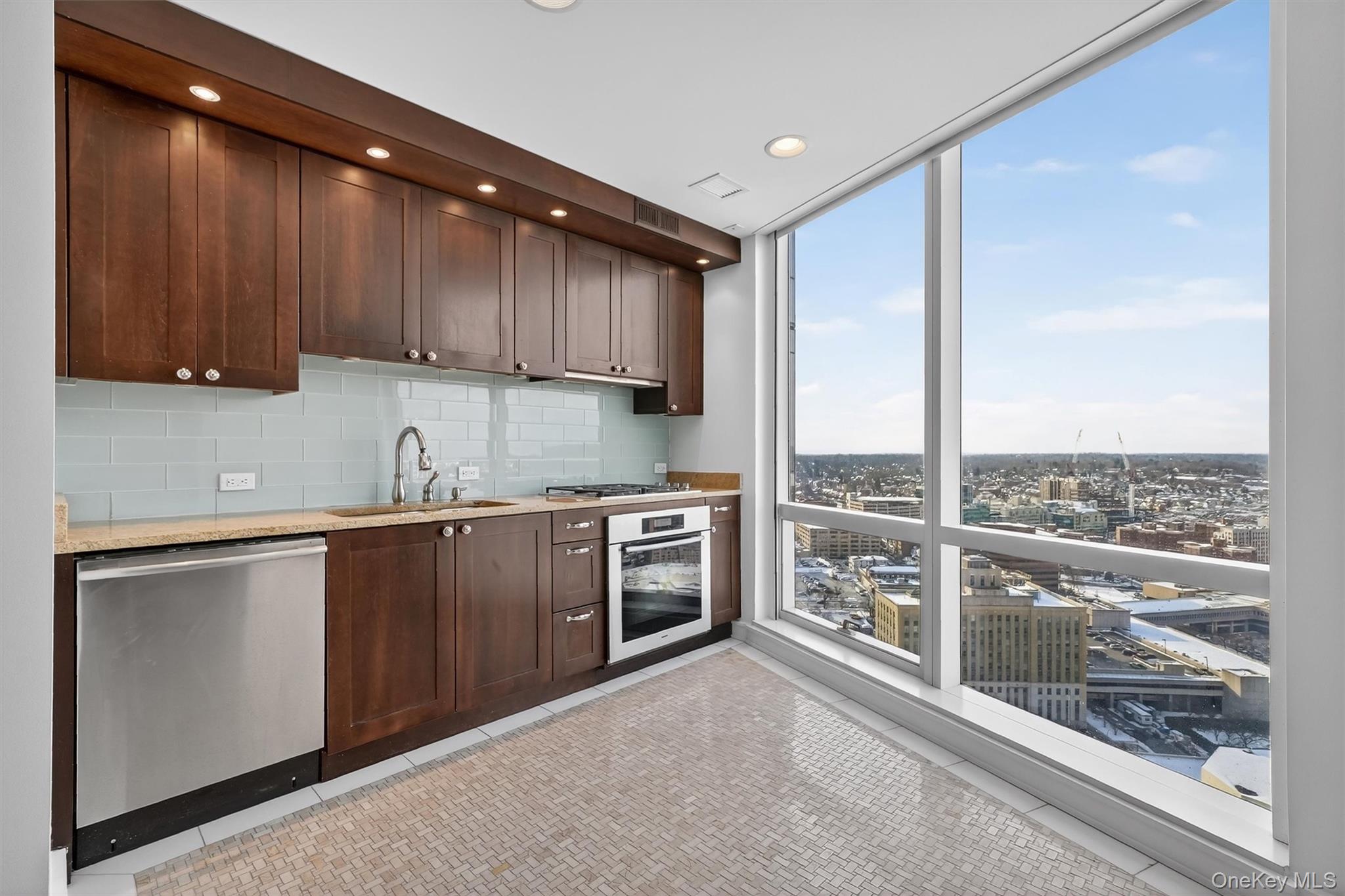 1 Renaissance Square, Unit V4E White Plains, NY 10601 - Photo 2 of 26 Kitchen