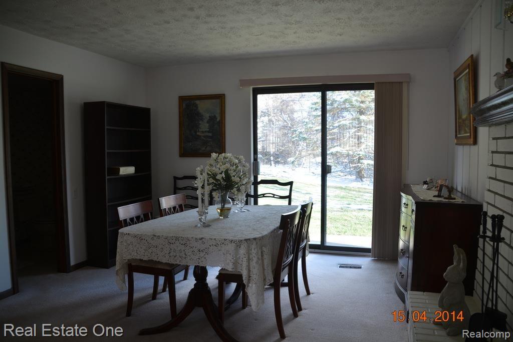 2663 Roseview Drive Rochester, MI 48306 - Photo 10 of 11 12-DSC_2422.jpg