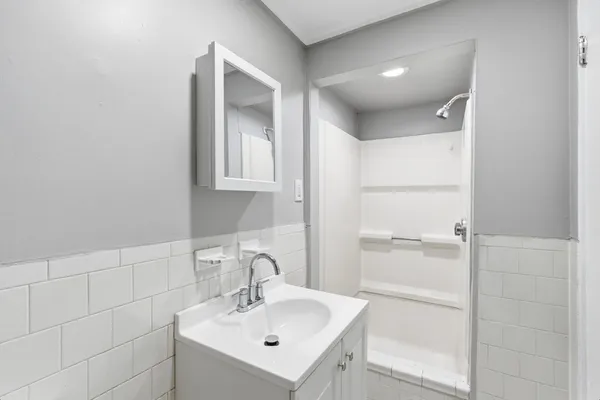 $2,500 | 204 Washington Street, Unit 1, Somerville, MA 02143