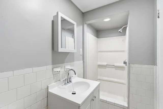 $2,800 | 204 Washington Street, Unit 1, Somerville, MA 02143