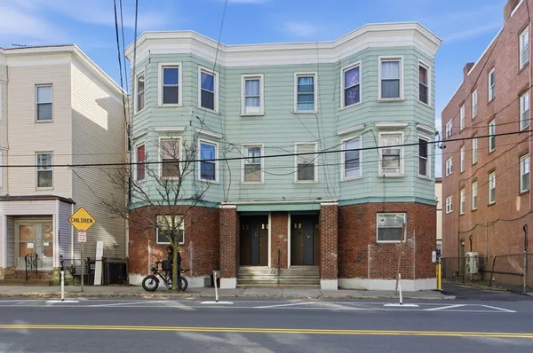 $2,500 | 204 Washington Street, Unit 1, Somerville, MA 02143