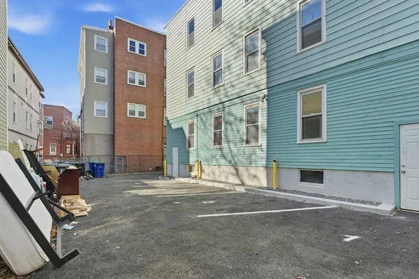 $2,500 | 204 Washington Street, Unit 1, Somerville, MA 02143