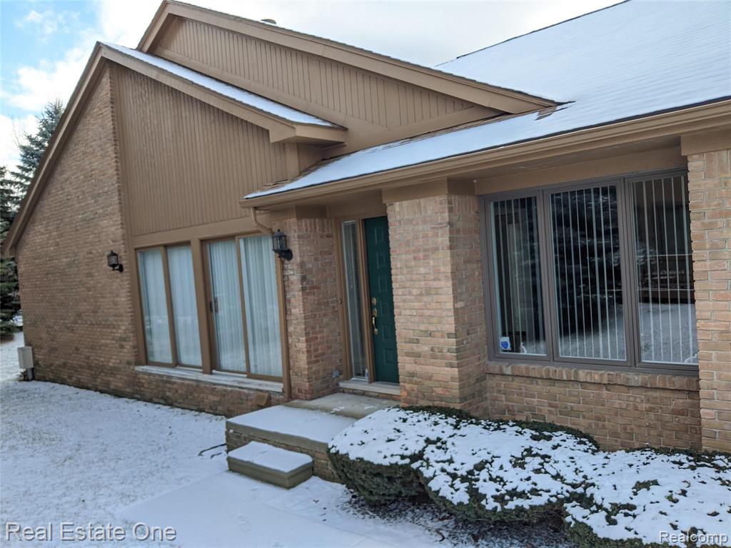 2203 London Bridge Drive Rochester Hills, MI 48307 - Photo 1 of 26