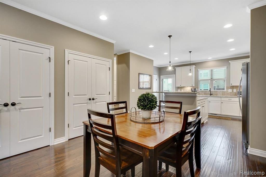 2666 Helmsdale Circle Rochester Hills, MI 48307 - Photo 2 of 22