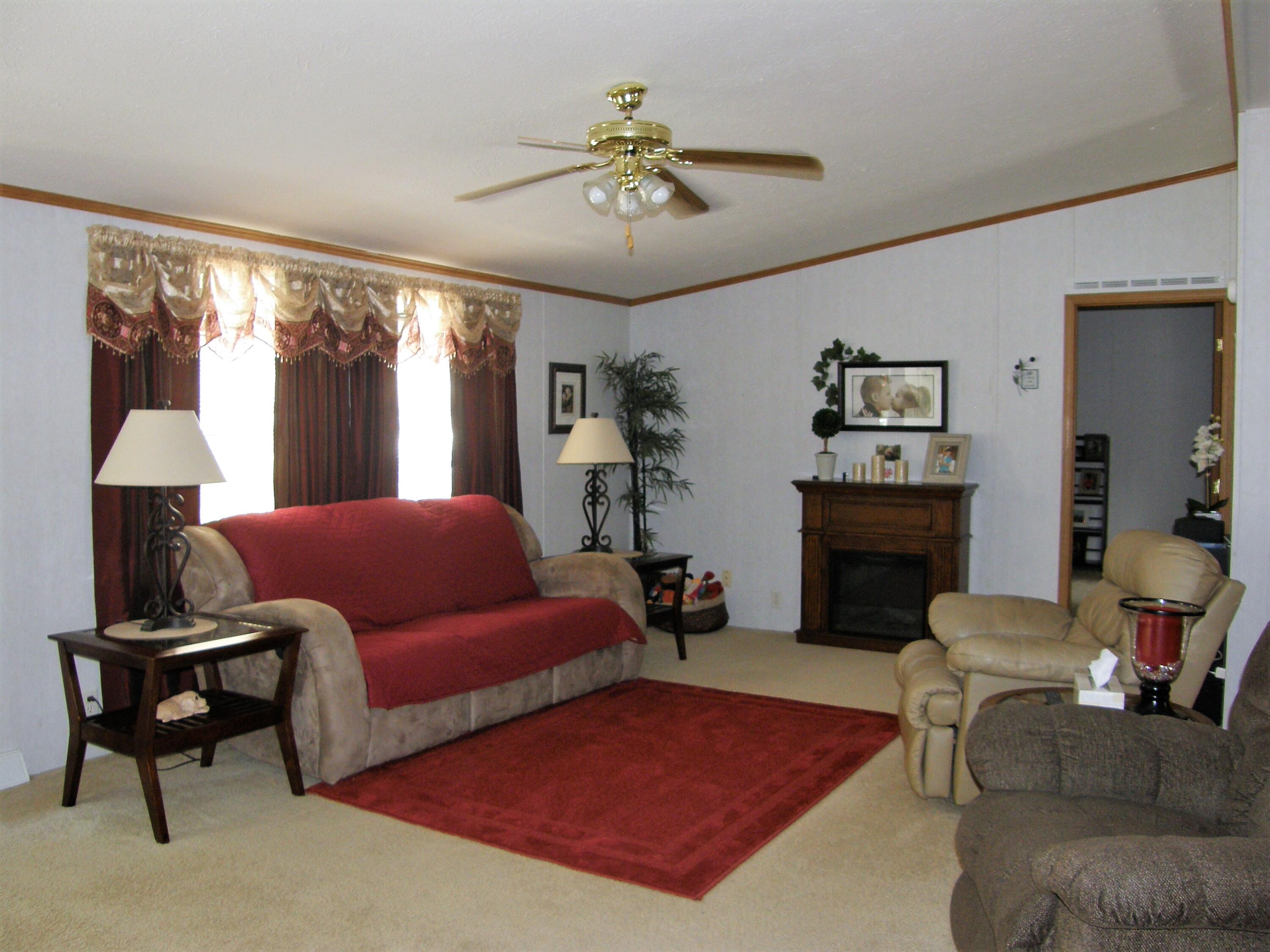 2006 Ontario Road, Unit 148 Niles, MI 49120 - Photo 11 of 47 148_11_LivingRm
