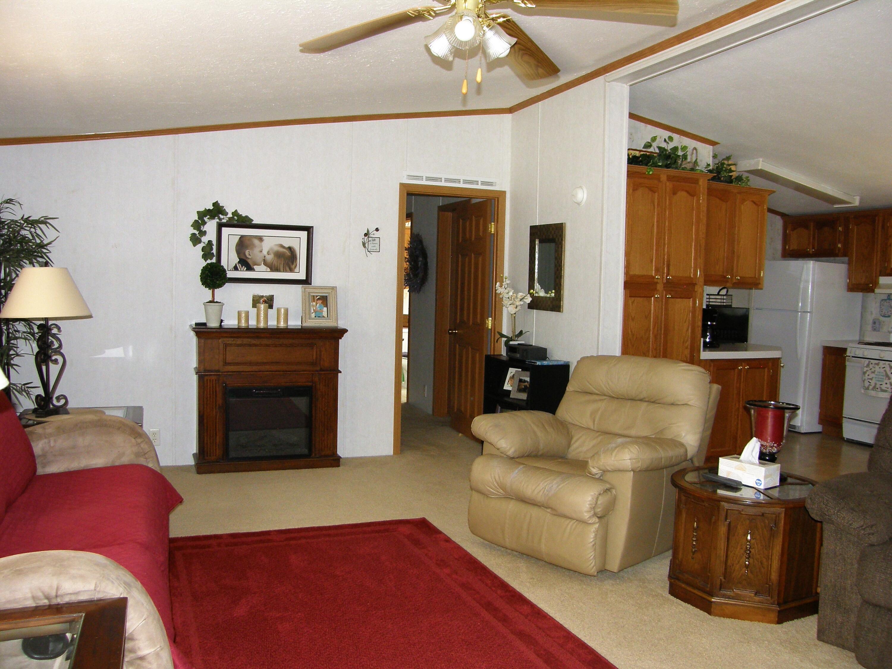 2006 Ontario Road, Unit 148 Niles, MI 49120 - Photo 12 of 47 148_12_LivingRm